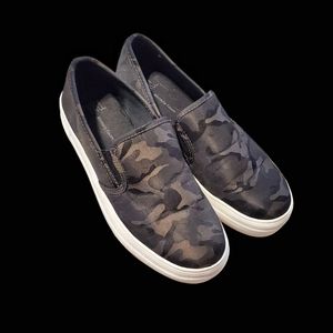 Time and Tru Camo satin finish slip on sneakers. Size 7 US.